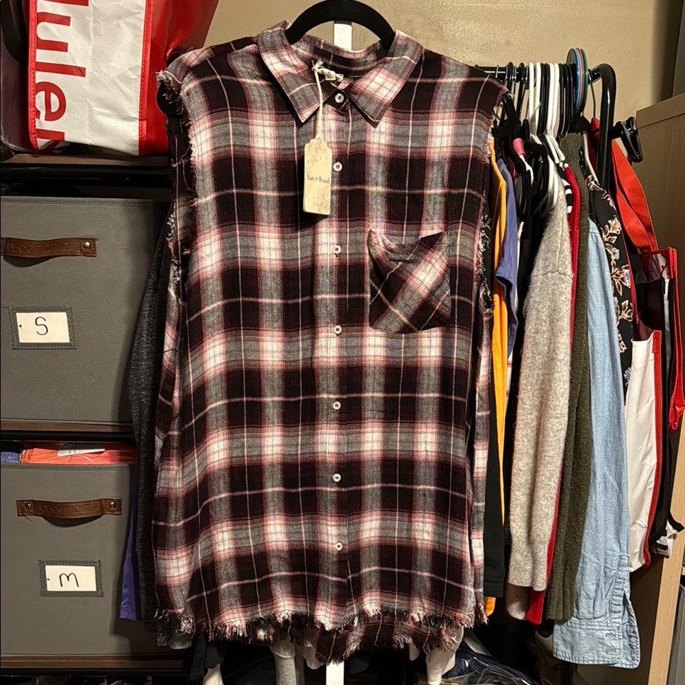 NWT Hem & Thread Sleeveless Oversized Button Up Top Medium Red Black Pink Plaid